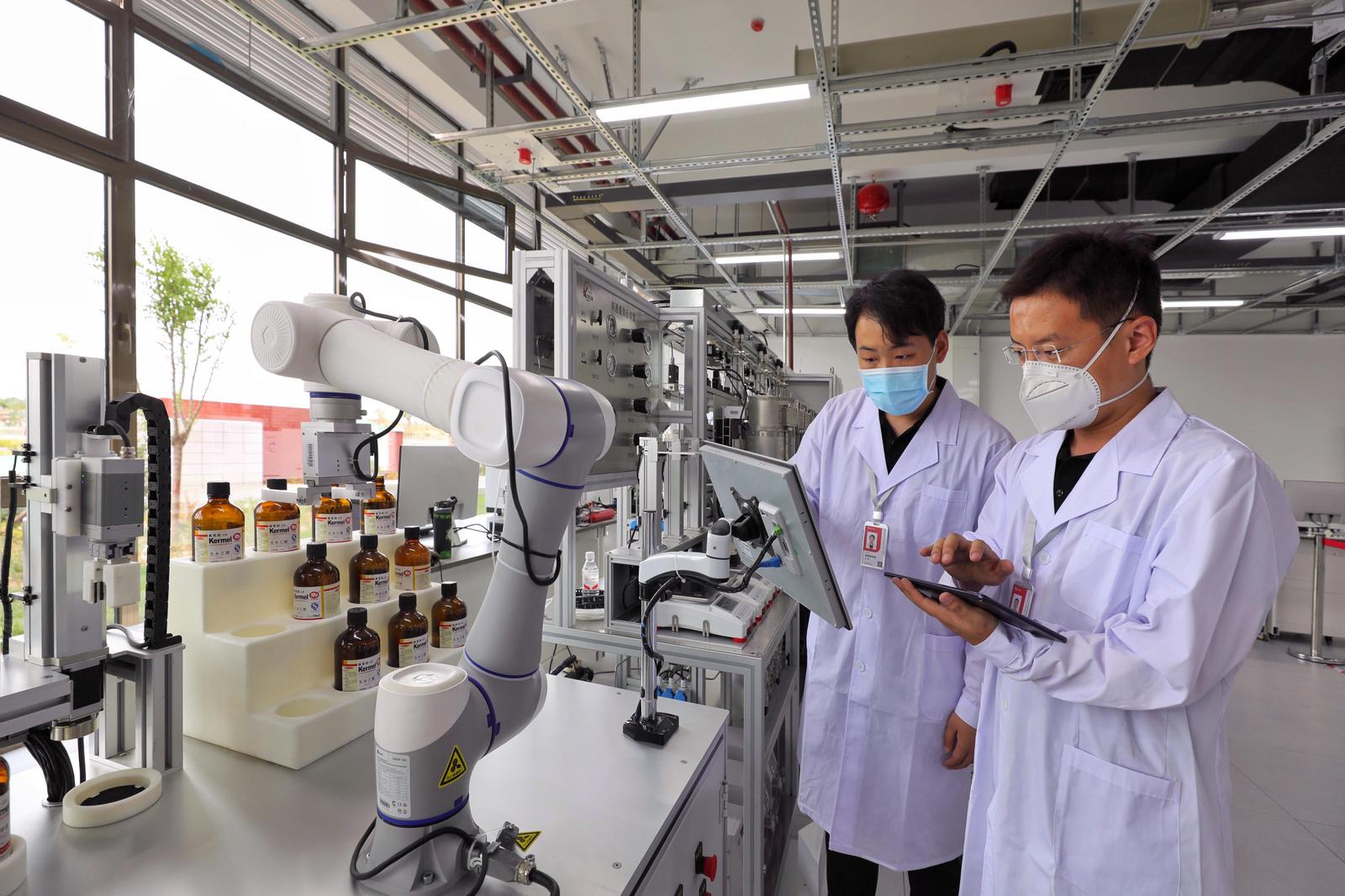 新兴能源技术研发 挑战与机遇并存的未来之路
